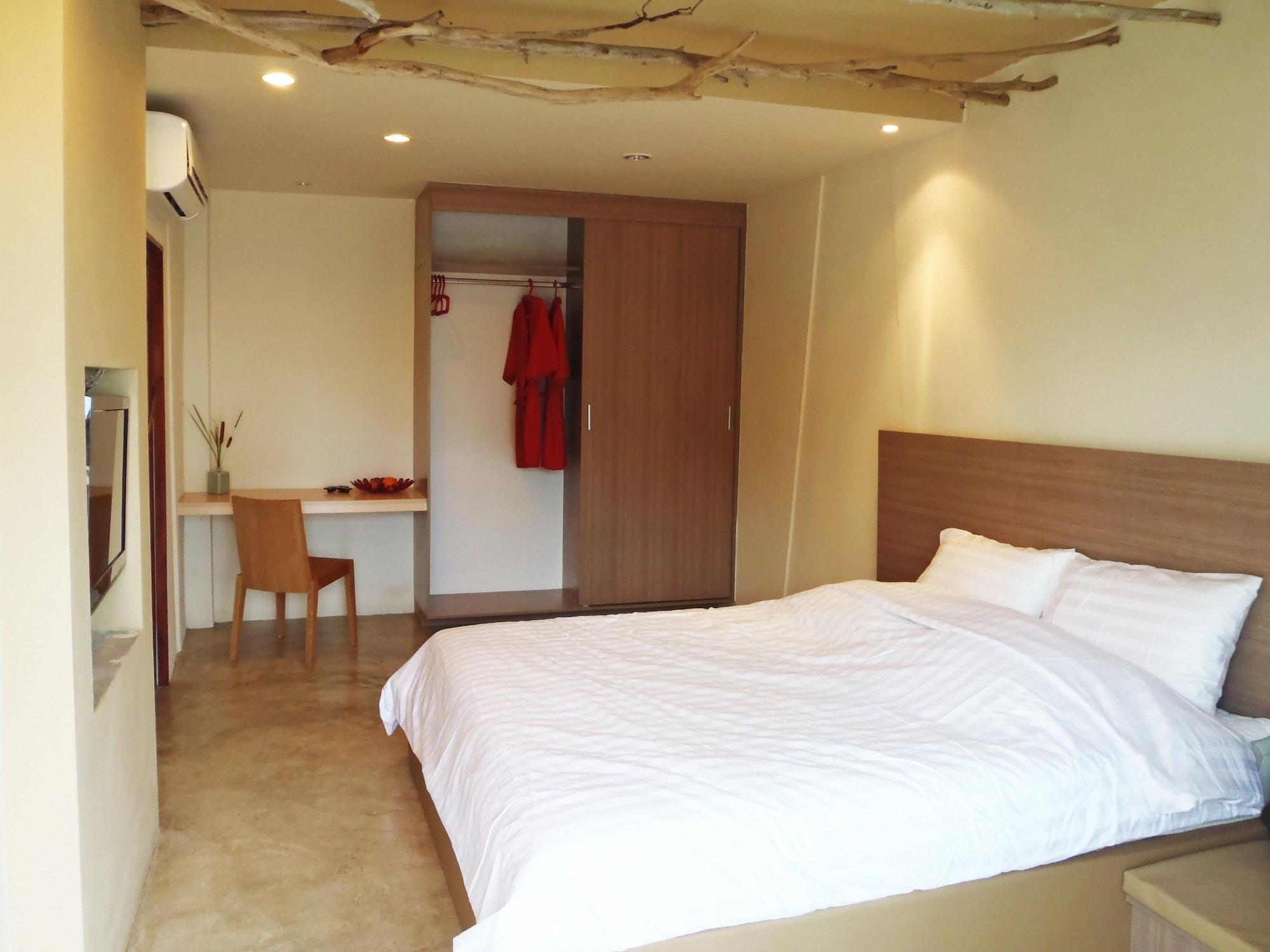 Red Z The Ocean Hotel Puk Tian Bagian luar foto