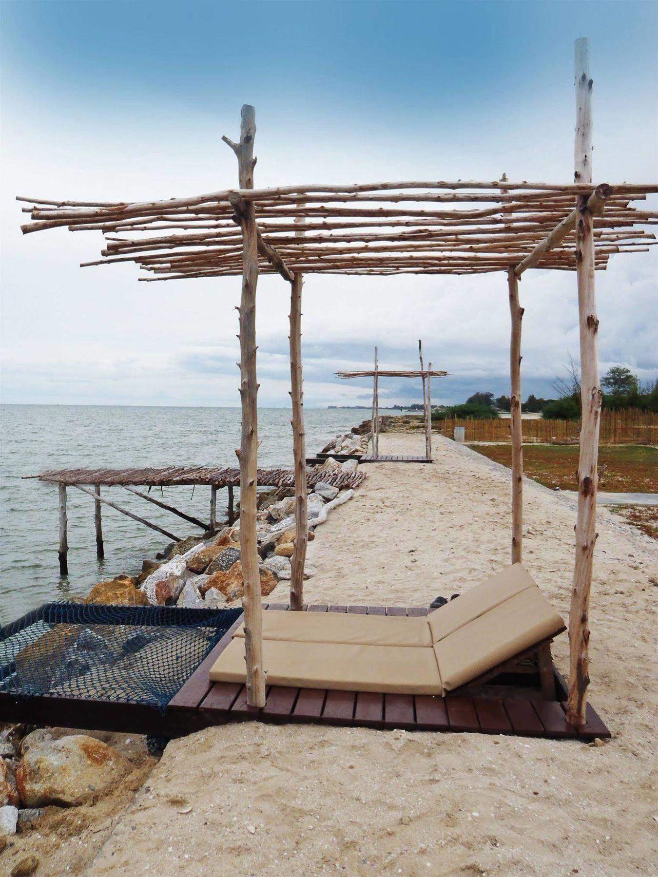 Red Z The Ocean Hotel Puk Tian Bagian luar foto