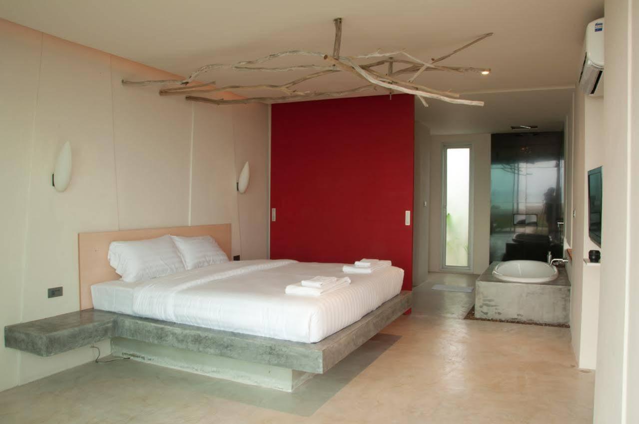 Red Z The Ocean Hotel Puk Tian Bagian luar foto